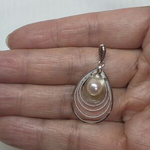 modernist retro Japanese saltwater cultured akoya vintage pearl pendant teardrop